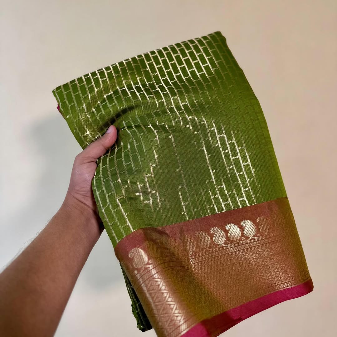 Green Banarasi Tapeta Silk Saree - BTSGP001
