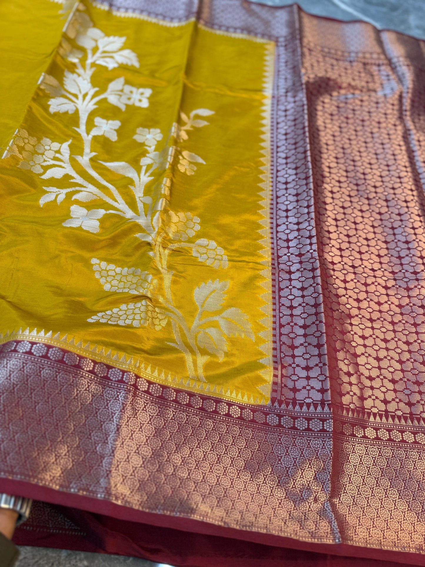 Banarasi Semi Katan Soft Silk Saree with Double Zari Aada Border - BSKSSY055