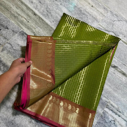 Green Banarasi Tapeta Silk Saree - BTSGP001