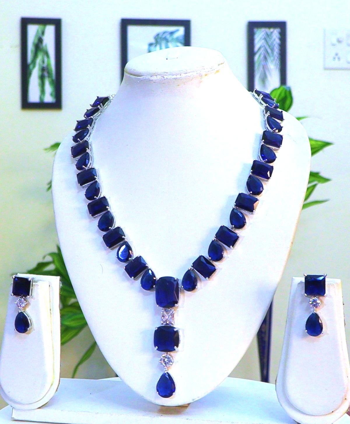 AAA Cubic Zirconia Pendant Set - Luxe Finish