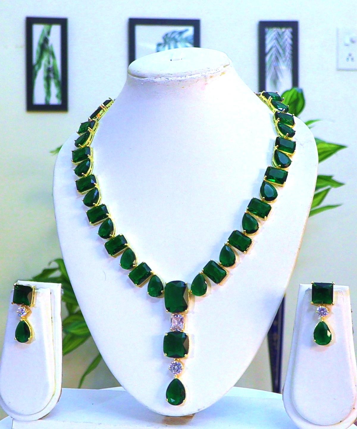 AAA Cubic Zirconia Pendant Set - Luxe Finish