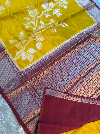 Banarasi Semi Katan Soft Silk Saree with Double Zari Aada Border - BSKSSY055
